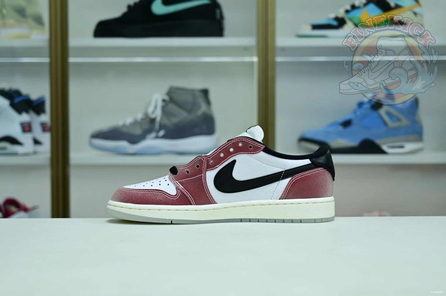 Room Trophy Jordan1 Low x Air Jordan OG 0731